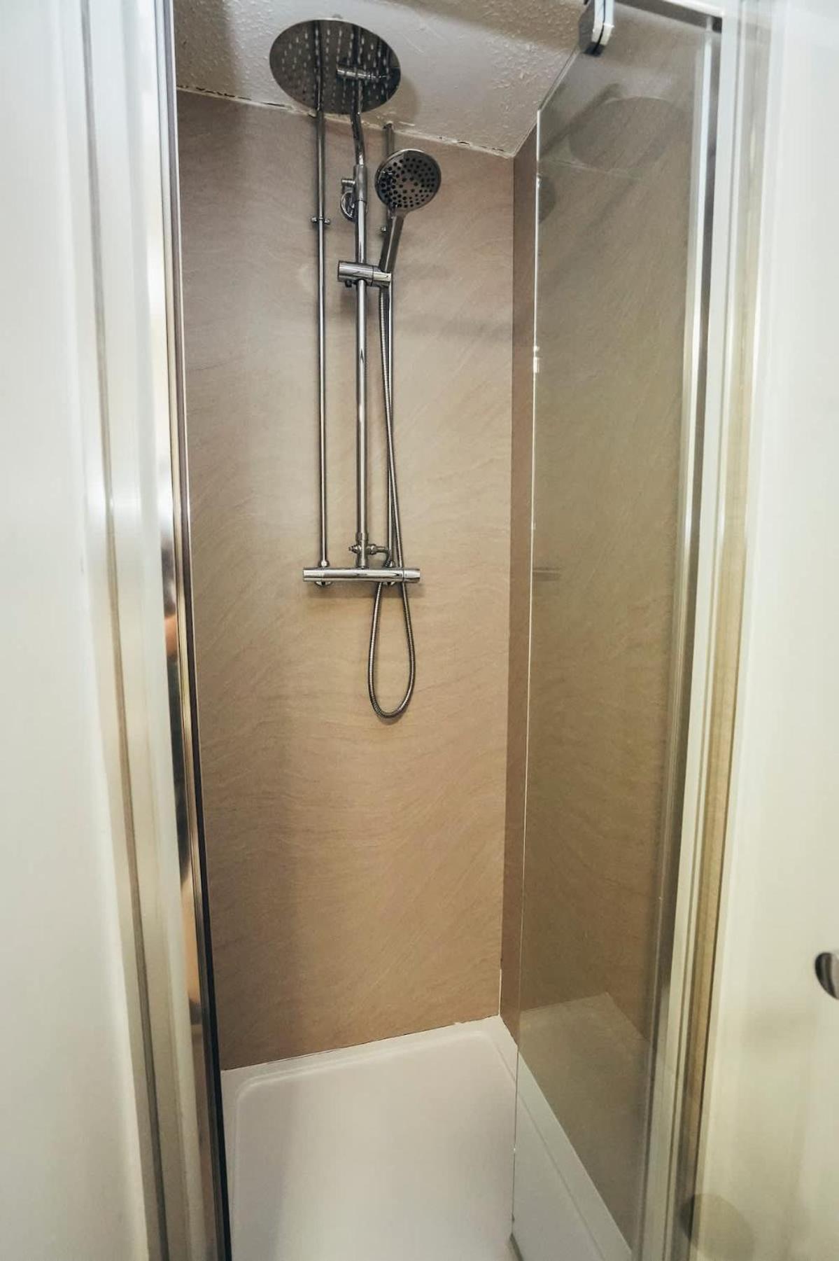 1br Centre Apt, Self Check In, Wifi, By Derbnb Appartamento